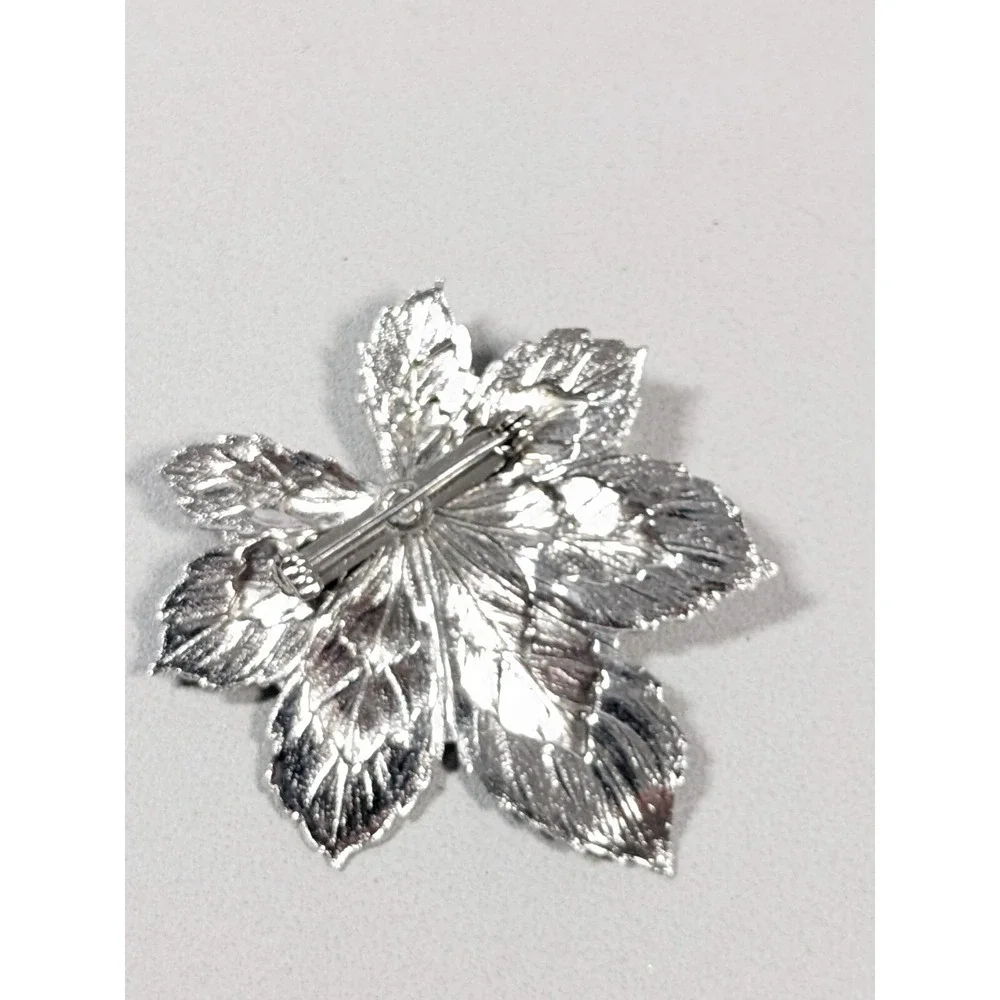 Vintage Silver tone Textured Maple Leaf Flat Pin Brooch‎